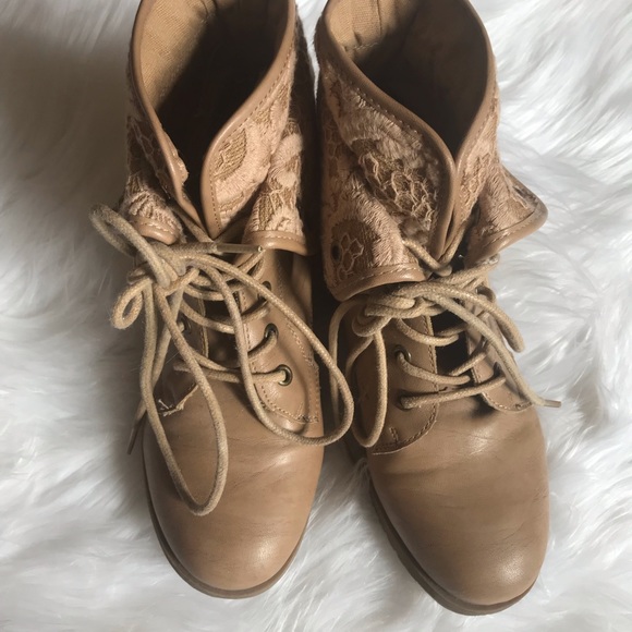 Women’s Lace Boots - Picture 8 of 8